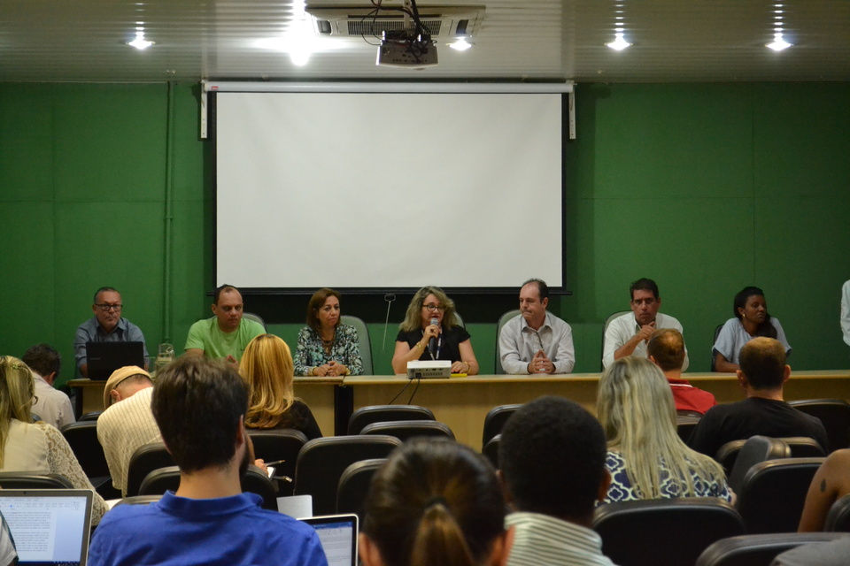 I Encontro de Coordenadores de Graduação e Pós-Graduação reúne mesa com reitor, vice-reitora e alguns dos pró-reitores da UFT (Foto: Heloísa Cipriano)