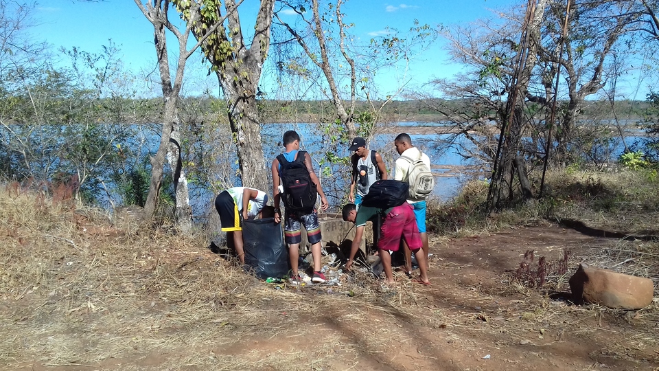 A aula durou todo o dia e foi realizada às margens do rio Tocantins (Foto: Sidinei Esteves/Divulgação)