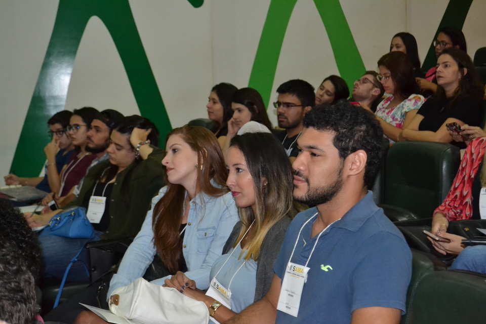 Magalhães (de azul) é um dos 35 integrantes da caravana da UFMT (Foto: Samuel Lima)