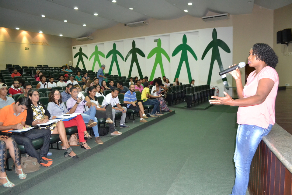 A acadêmica Luciana Nunes, de Tocantinópolis, disse que o recurso da bolsa permanência é insuficiente (Foto: Samuel Lima/Dicom)