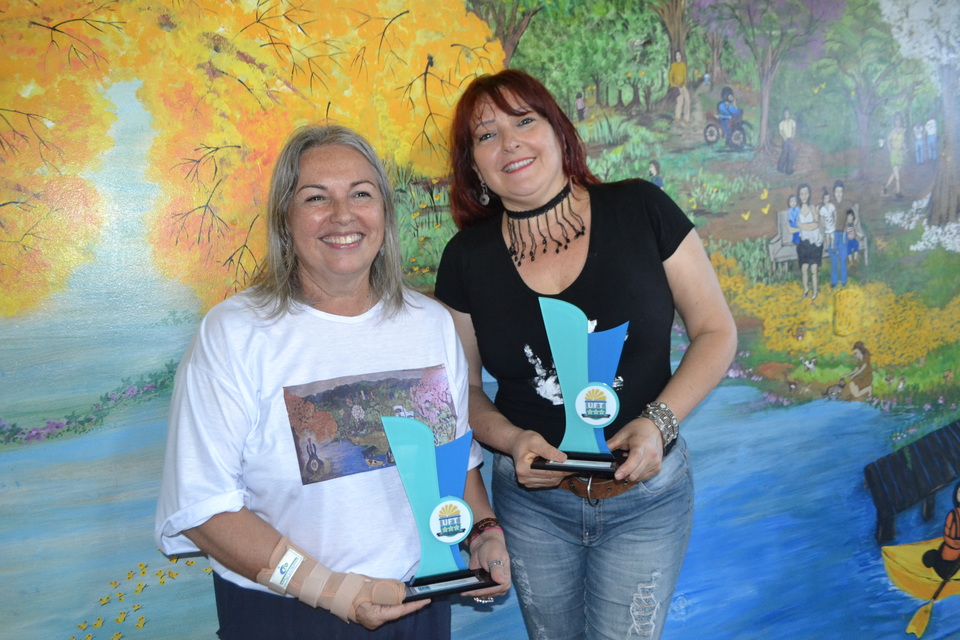 Márcia e Ana Stella foram homenageadas pelo trabalho voluntário (Foto: Samuel Lima / Sucom)