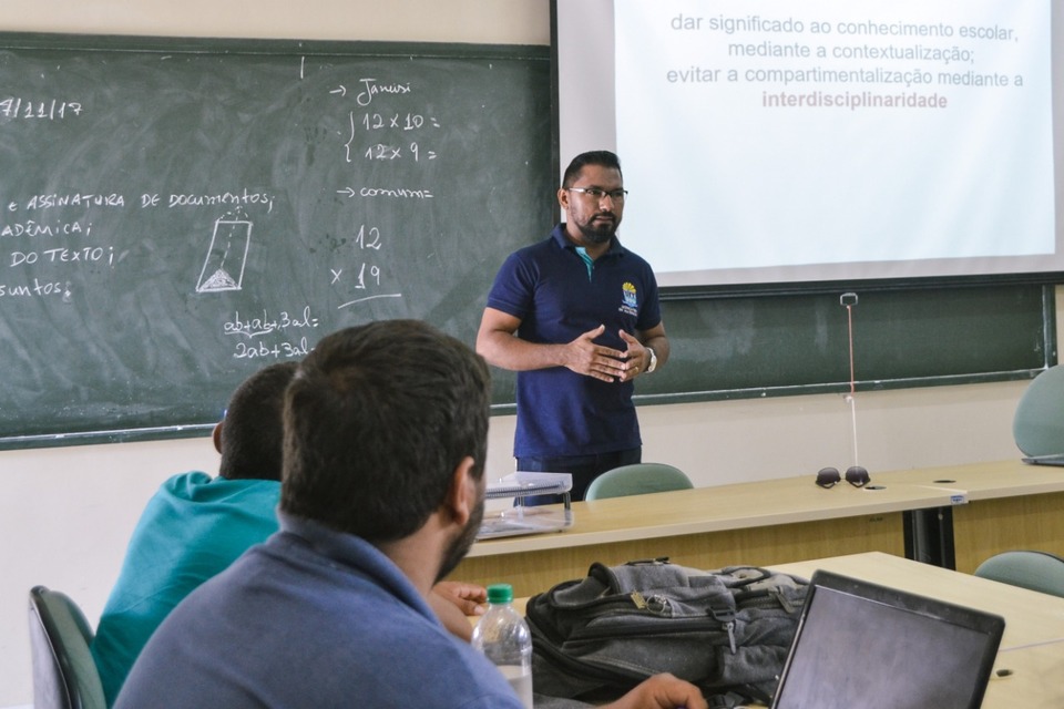 Janeisi de Lima, docente do curso de Matemática em Arraias (Foto: Daniel dos Santos)