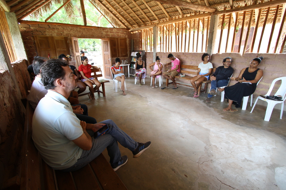 Roda de conversa na comunidade Mumbuca (Foto: Bianca Zanella/Sucom)