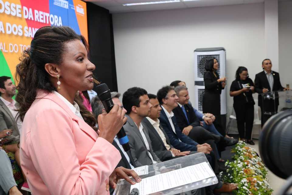 A reitora Maria Santana discursa durante solenidade de posse, em Palmas (Foto: Daniel dos Santos / Sucom-UFT)