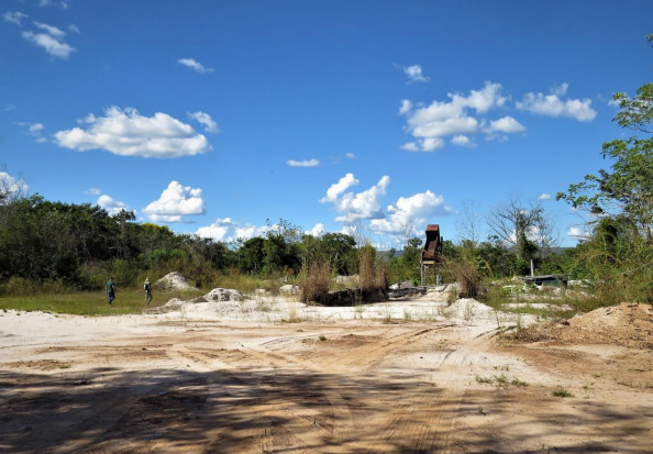  Mineração de areia próximo à área de ocorrência de Bachia psamophila (Foto Reuber Brandão)