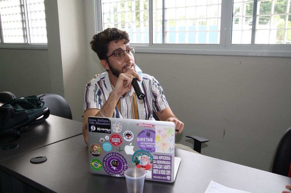 Estudante Guilherme Naves durante reunião do Consuni (Foto: Bianca Zanella/Sucom)