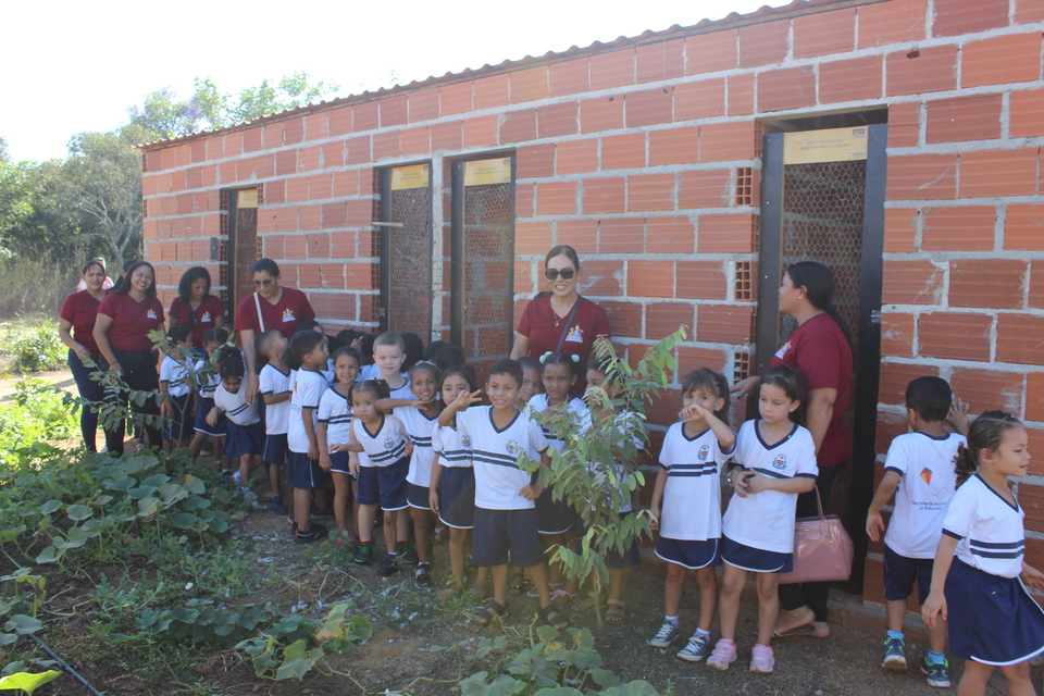 Alunos do Cmei Pequeno Príncipe durante visita à Unidade Modelo de Produção de Proteína Animal da UFT/ Foto: Daniela Camargos - Sucom UFT