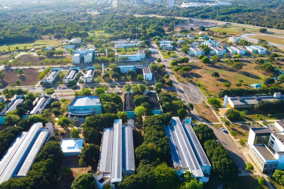 A foto área mostra p´rédios e outros ambientes do Câmpus de Palmas