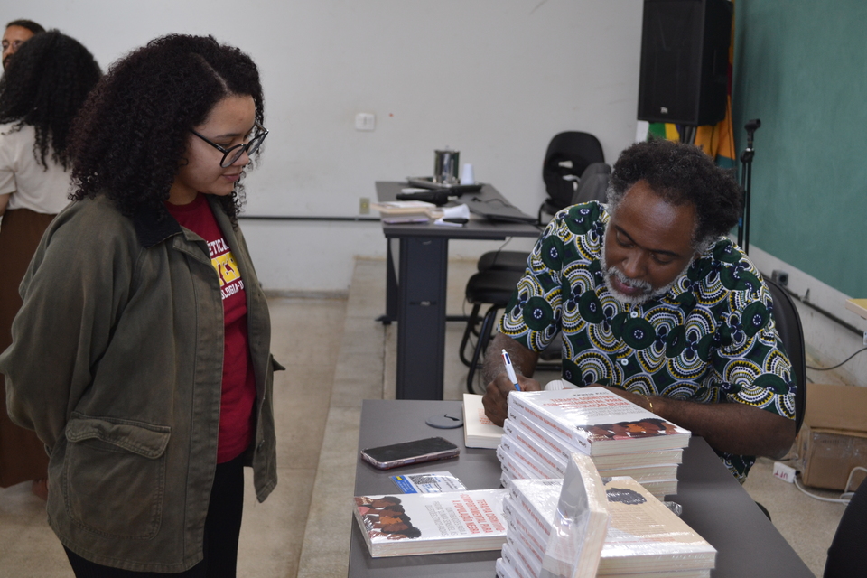 Curso de Psicologia da UFT promove lançamento de livro sobre terapia cognitivo-comportamental e população negra