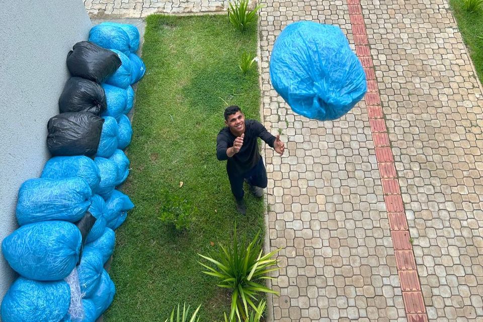 Funcionários da empresa Transformaq retiraram os volumes no Câmpus de Palmas