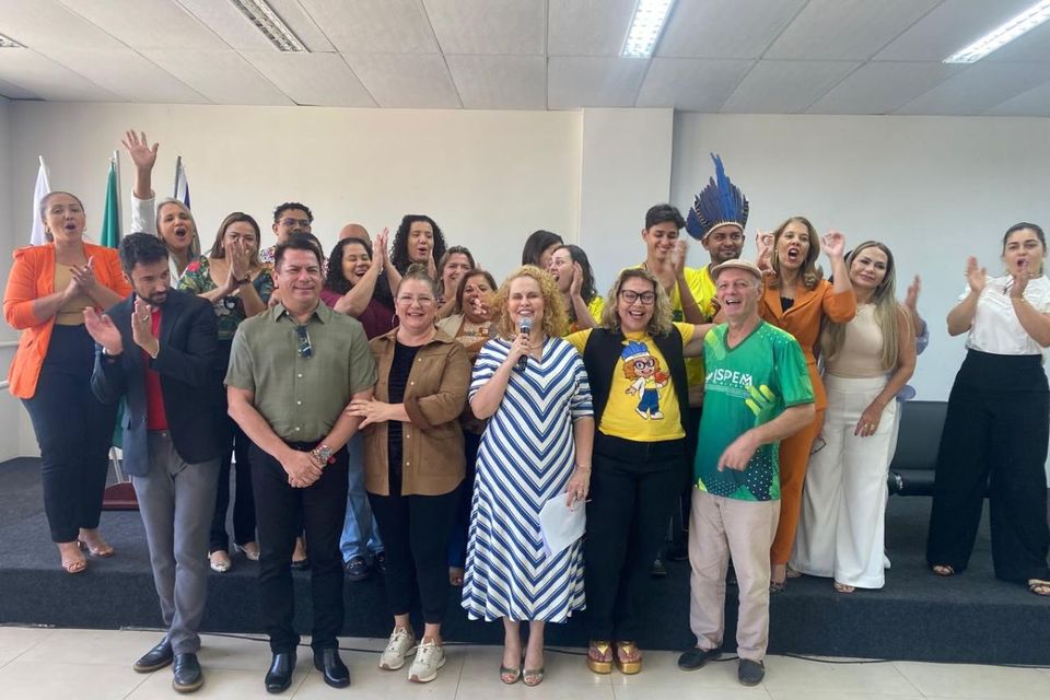 Professores e alunos do doutorado em Educação (Foto: Divulgação)