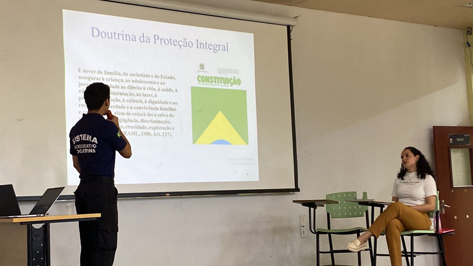 O egresso do curso de Direito da UFT que atualmente é agente socioeducativo do CASE, Gabriel Neto, apresentou a pesquisa quali-quantitativa desenvolvida no seu Trabalho de Conclusão de Curso.png (Foto: Divulgação)