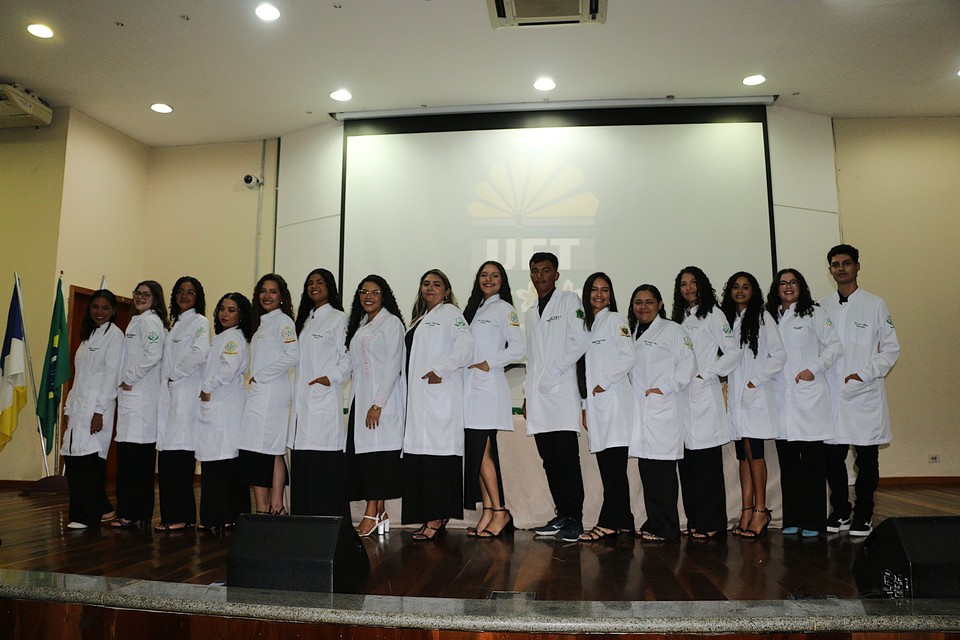 Cerimônia do Jaleco encerra semana de acolhimento dos cursos de Enfermagem e Nutrição