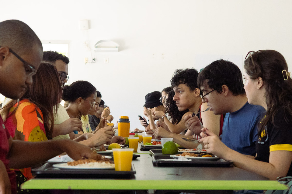 Retificado o edital  para seleção de estudantes ao Programas de Assistência Estudantil