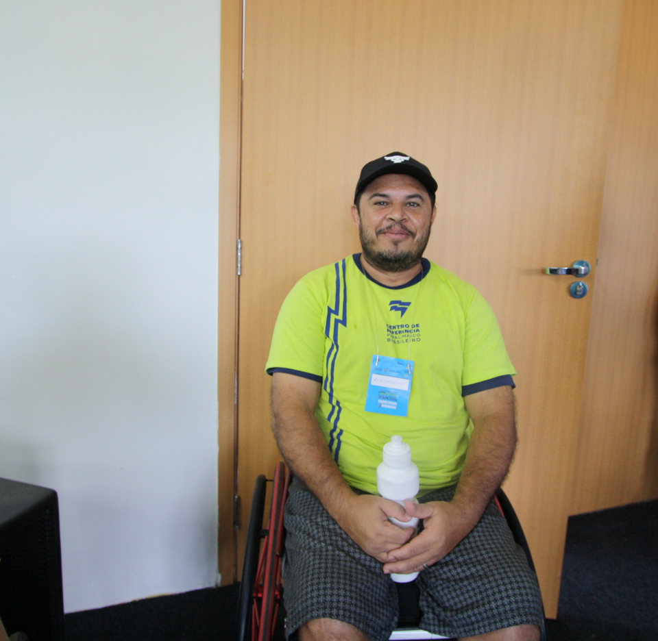 Alessandro Cavalcante jogador de basquete sobre cadeira de rodas.png (Foto: deniseneves)