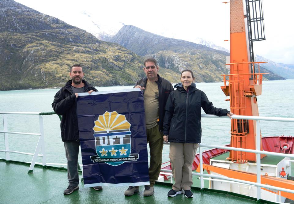 14.Dr. Guilherme, Dr. Raphael e Dra. Juliana, pesquisadores da UFT, durante expedição científica na Antártica (Foto: Raphael Pimenta/arquivo pessoal)