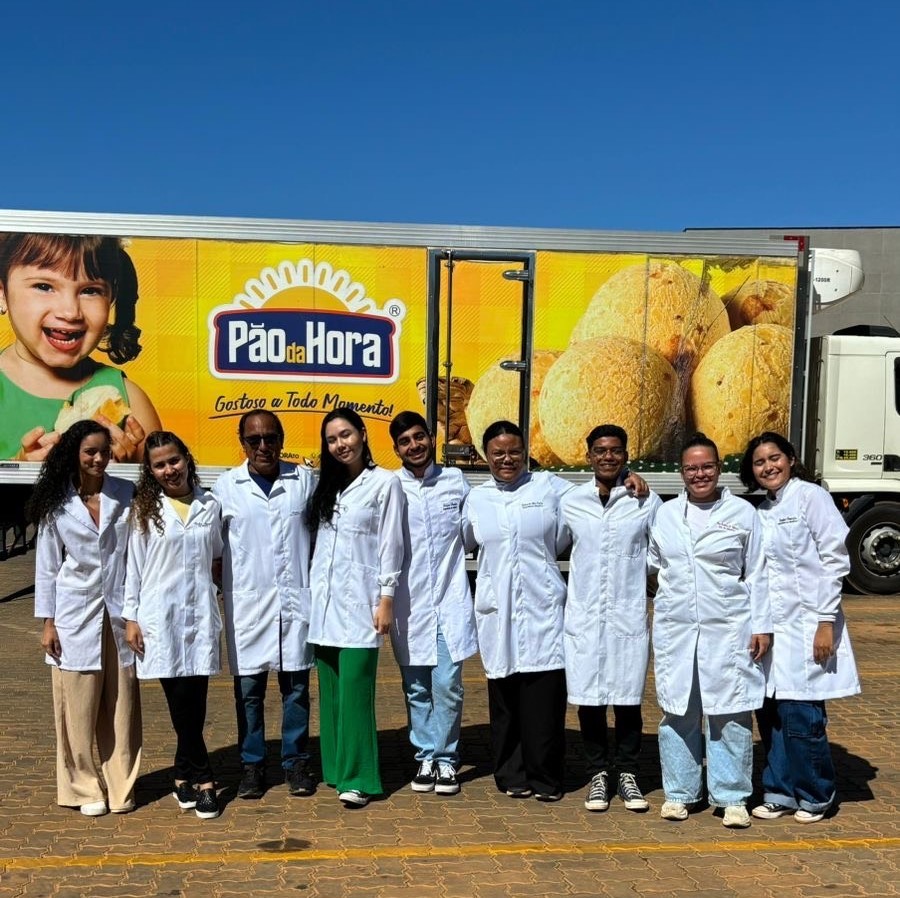 Estudantes de Engenharia de Alimentos visitam instalações da fábrica Pão da Hora