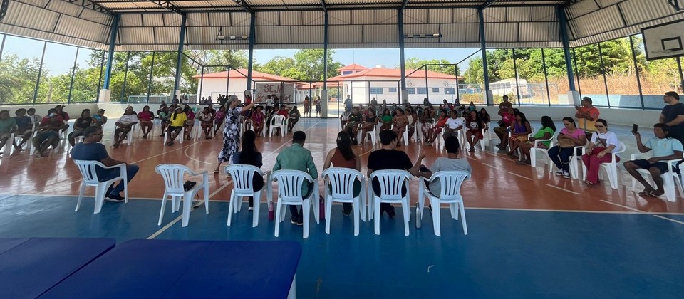 Momento da roda de conversa na aldeia indígena Krahô, município de Itacajá, no último dia 11 de setembro (Foto: Divulgação)