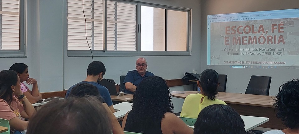 Mostra de livros do PPGHispam reúne comunidade acadêmica em Porto Nacional