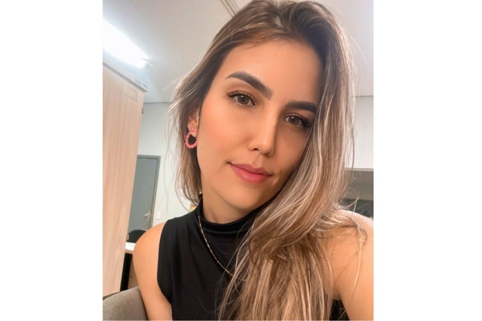 Caroline Pittelkou Schimidt Takahara, egressa da turma de 2022 do PPGCS