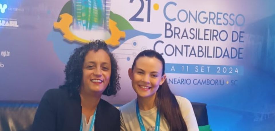 Professora Janaína (esq) e a aluna Sara apresentaram artigos no 21º CBC, em Balneário Camboriú (SC) - Foto: Arquivo Pessoal/Divulgação