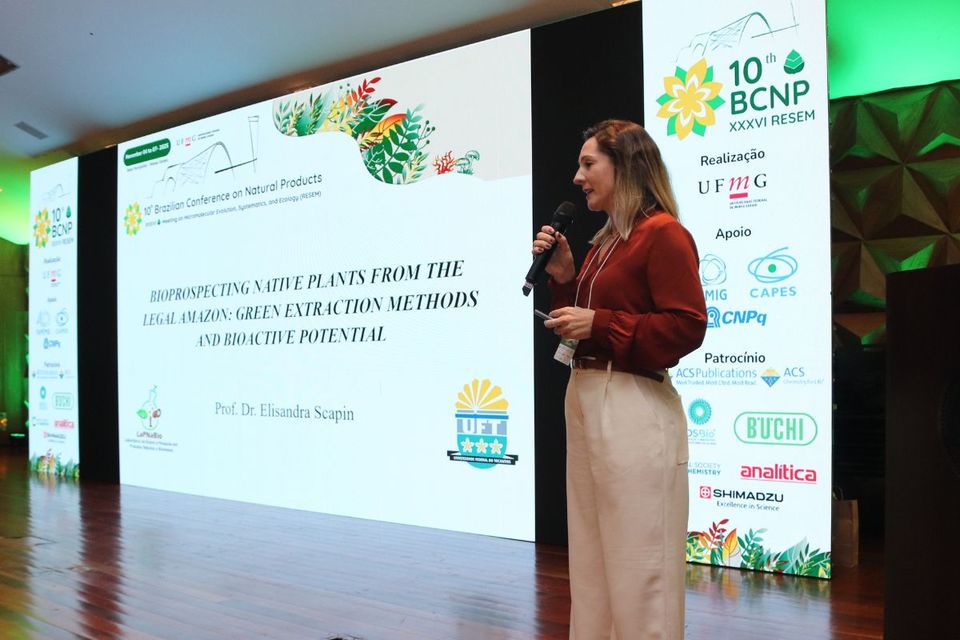 Professora do Câmpus de Palmas participa do Brazilian Conference on Natural Products, o maior congresso de Produtos Naturais da América Latina
