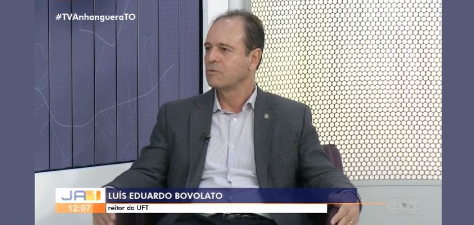 Imagem do Reitor da UFT em entrevista ao jornal local