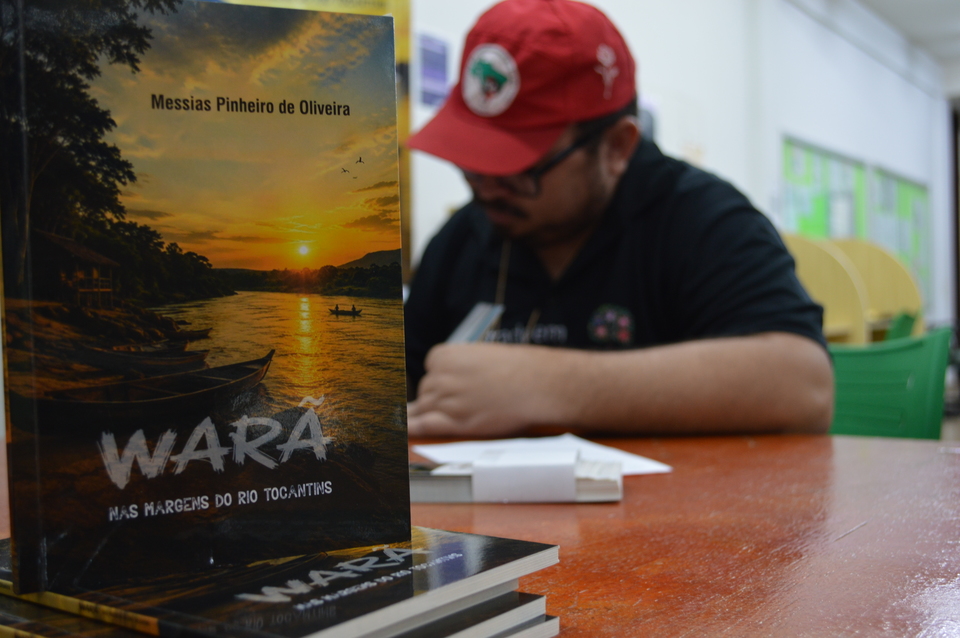 Lançamento de "Warã, nas Margens do Rio Tocantins" reúne estudantes, servidores e comunidade na UFT Miracema