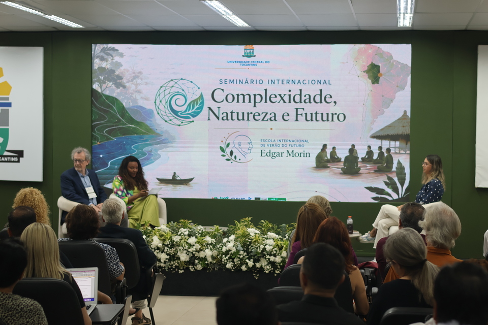 Mesa-redonda discute reforma do conhecimento, transdisciplinaridade, extensão e conexão entre saberes