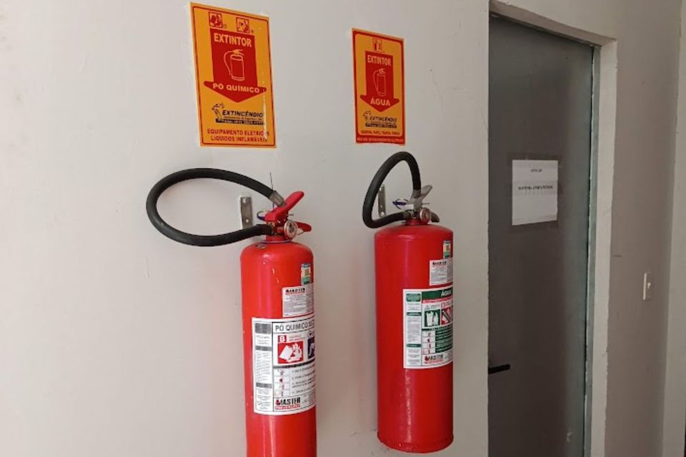 Câmpus de Palmas realiza manutenção e recarga de extintores de incêndio