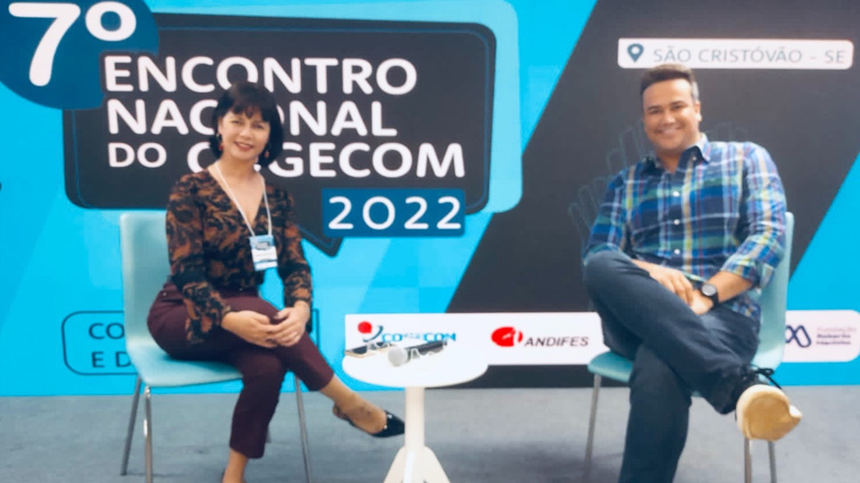 O superintendente de Comunicação Kléber Abreu e a coordenadora de Comunicação Gihane Scaravonatti participam do 7º Cogecom, em Aracaju.