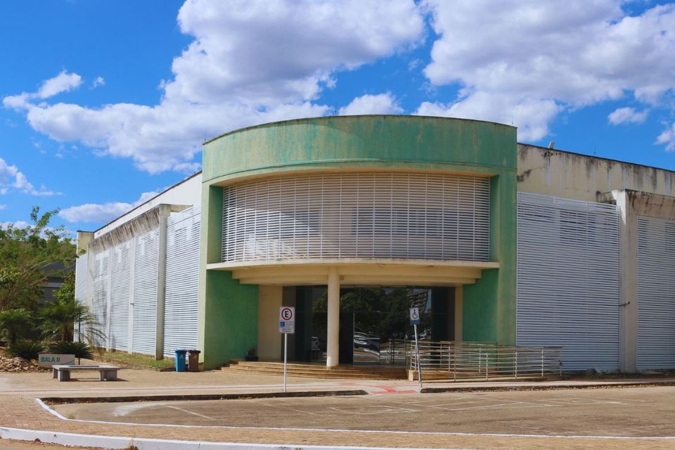 Foto de parte da frente do Bloco de Apoio Logístico e Administrativo II (Bala II)