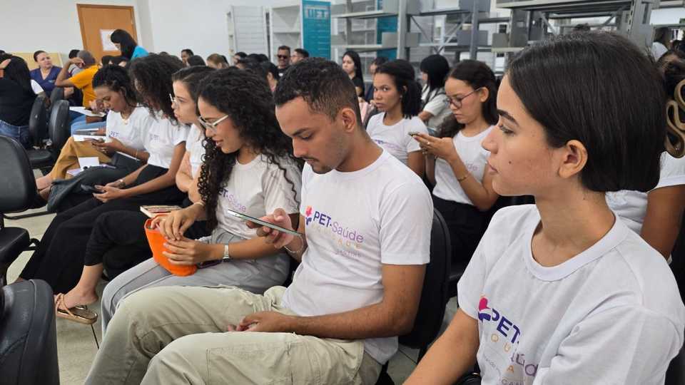 PET Saúde abre seleção com bolsas de R$ 700 em sete áreas